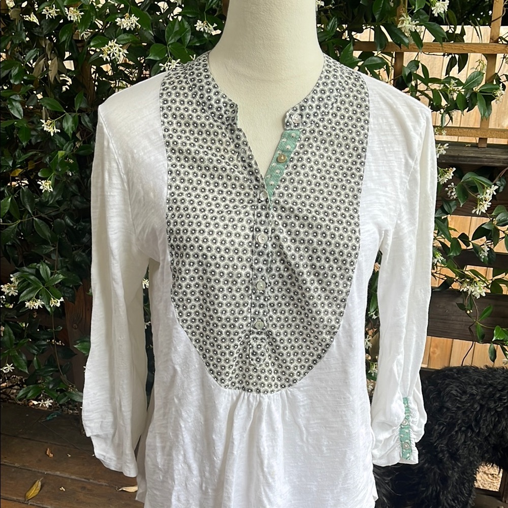 White and Gray Graphic 3/4 Sleeve Blouse